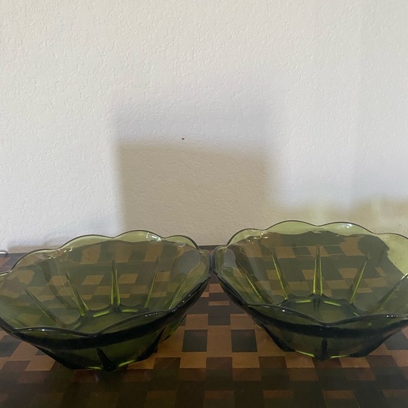 4 Vintage MCM Avocado Green Scalloped Glass (2) 8”Large and (2) 4.5”Small Bowls - Picture 11 of 13